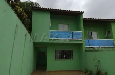 Casa para locação com 3 quartos, sendo um suíte, 3 banheiros  e 4 vagas de garagem.