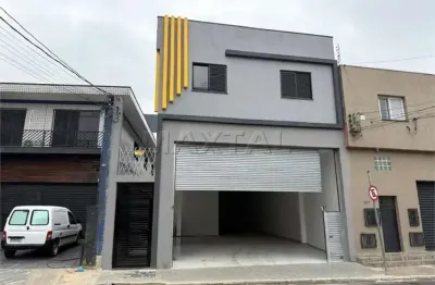 Salão comercial para locação de 200m², com 5 vagas e 2 banheiros, na vila mazzei.