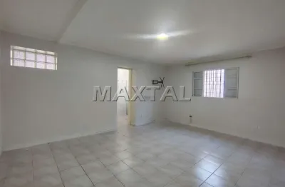 Casa térrea para locação, com 2 dormitórios sendo uma suíte, no chora menino.