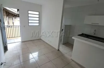 Apartamento 32m² com 1 dormitório, 1 suíte, sala e cozinha americana, piso frio.