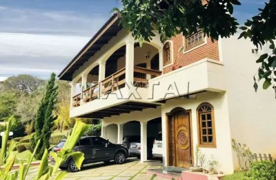 Casa em condomínio medindo 833m² em atibaia, 6 dormitórios, 6 suítes, 7 vagas, 8 banheiros