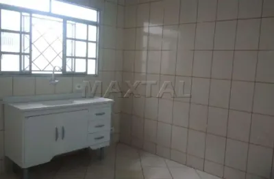 Casa para locação em sobreloja na região do brás com 2 quartos e banheiro.