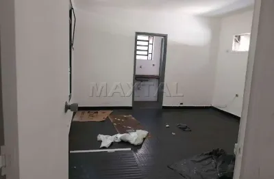 Galpão comercial para locação de 330m², dois banheiros no parque são domingos.