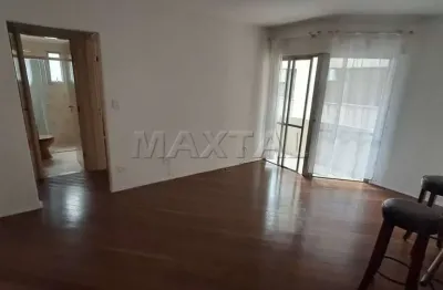 Apartamento, 45m² com 1 dormitório, sala com sacada, cozinha, área de serviço e 1 vaga.