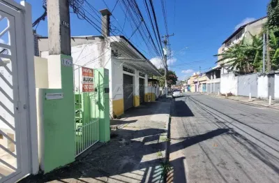 Casa de vila para locação de 48m², com 2 dormitórios e lavanderia, na vila gustavo.