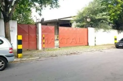 Galpão de 2.650m², de área construída, com 4 banheiros, no parque novo mundo.