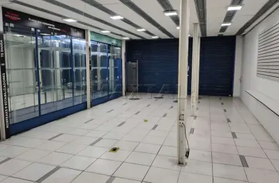 Loja para locação na região santa efigênia com 220m², mais mezanino e porta automática.