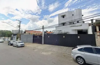 Prédio inteiro com 3 pavimentos, 700m², 20 salas, estacionamento para 15 carros.