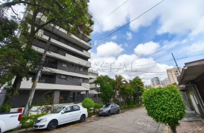 Sobrado em rua fechada, 180m² com 4 dormitórios, 1 suíte, cozinha planejada, 2 vagas.