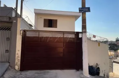 Sobrado na região do imirim com 200m², com 3 quartos, 1 suíte, 3 banheiros e 2 vagas.