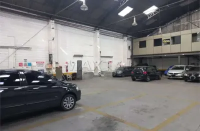 Galpão para locação de  900 m² com 20 vagas e 3 escritórios, no bairro do limão.