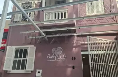 Casa comercial com 216 m² localizada próxima ao metrô e a ponto de ônibus, em Santana.