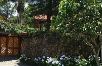 Casa Alto Padrão à Venda, com 5 dormitórios e 4 vagas, Reserva das Hortênsias