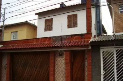Casa a Venda em Santana, 4 quartos, 2 suítes, 3 banheiros, 5 vagas de garagem.