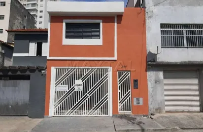 Sobrado no Ipiranga, à 950m do Metro Ipiranga com 3 quartos, sala, cozinha americana e 2 vagas.