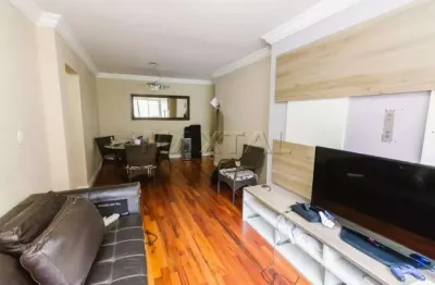 Apartamento à venda com 98m², 3 quartos sendo 1 suíte, 2 banheiros e 2 vagas de garagem.