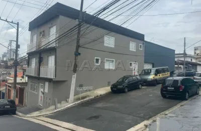 Prédio residencial pra venda com 407m² de construção, 12 apartamentos, 1 Galpão de 200m²  p