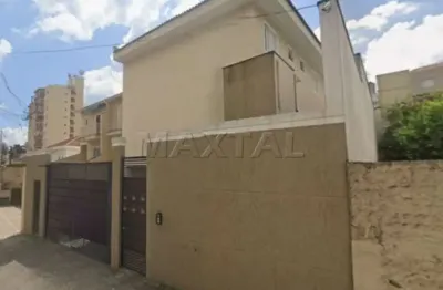 Sobrado à venda com 2 suítes, cozinha americana, 1 vaga coberta e 1 para moto na região do Lauzane.