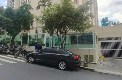 Apartamento à venda com 64m², 2 quartos 1 banheiro, 1 lavabo e 1 vaga de garagem.