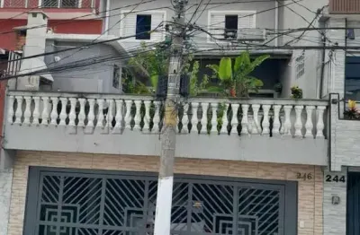 Casa à venda com 150 m², 3 Dormitórios sendo 1 suíte com hidro, 3 banheiros e 2 vagas.