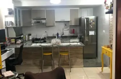 Sobrado a venda com 250 m , três casas no terreno, ótima localização, praca nas proximidades