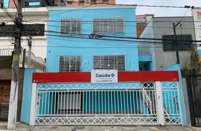 Casa Comercial, com excelente localização, com 229m²,  3 recepções 11 salas, 6 banheiros e 4 vagas.