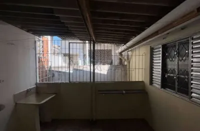 Sobrado à venda na região do Tremembé com 72m², com 2 quartos e 1 banheiro.