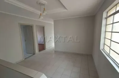 Casa assobradada com 80m², 3 dormitórios, sala ampla, cozinha grande  banheiro e quintal