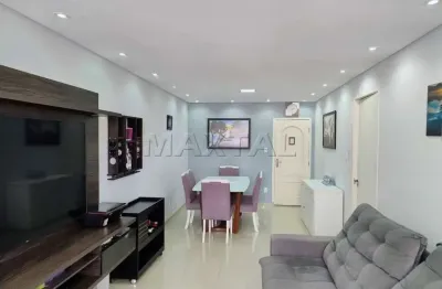 Apartamento mobiliado no Bom Retiro com 4 quartos, sala, cozinha, área de serviço e  2 banheiros.