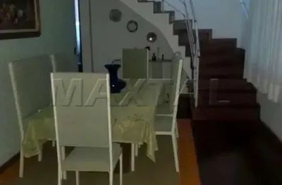 Casa de Condomínio no Jardim São Bento, com 5 quartos, 2 salas, 4 banheiros e 2 vagas de garagem.