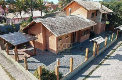 Casa com apartamento independente a 150m da praia – pinheira | localização privilegiada
