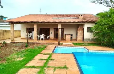 Casa com 4 dormitórios, 1 suíte e piscina à venda, 360 m² por R$ 1.190.000 - Vila Santo Antônio - Maringá/PR