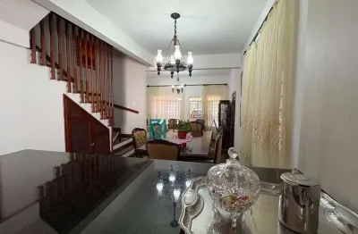 Sobrado com 3 dormitórios à venda, 221 m² por R$ 700.000,00 - Zona 07 - Maringá/PR