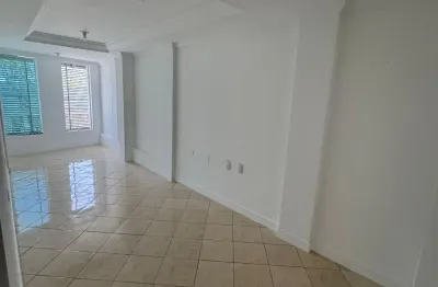 Sala comercial com 3 salas para alugar na Avenida do Estado Dalmo Vieira, 1530, Ariribá, Balneário Camboriú