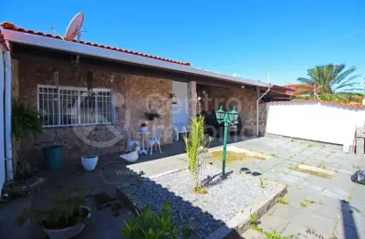 Casa à venda com 2 quartos em peruíbe, no bairro maria h novaes
