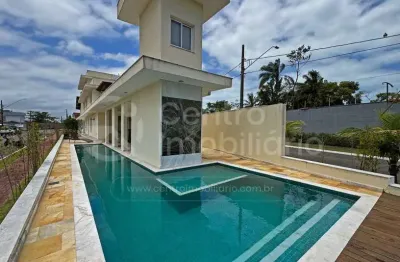 Casa à venda com piscina e 4 quartos em peruíbe, no bairro residencial flora rica