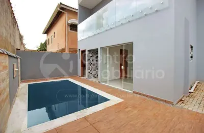 Casa à venda com piscina e 2 quartos em peruíbe, no bairro jardim mar e sol