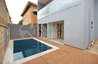 Casa à venda com piscina e 2 quartos em peruíbe, no bairro jardim mar e sol