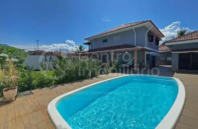 Casa à venda com piscina e 5 quartos em peruíbe, no bairro jardim ribamar