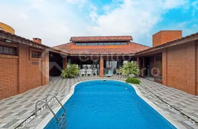 Casa à venda com piscina e 4 quartos em peruíbe, no bairro jardim imperador