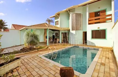 Casa à venda com piscina e 4 quartos em peruíbe, no bairro jardim três marias