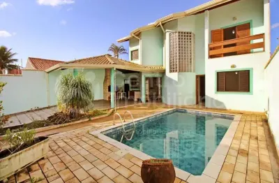 Casa à venda com piscina e 4 quartos em peruíbe, no bairro jardim três marias