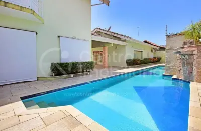 Casa à venda com piscina e 5 quartos em peruíbe, no bairro parque turistico