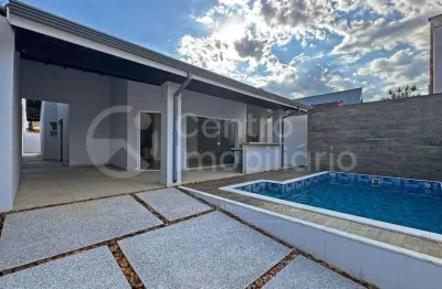 Casa à venda com piscina e 3 quartos em peruíbe, no bairro parque balneario oasis