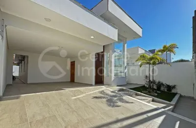 Casa à venda com piscina e 3 quartos em peruíbe, no bairro jardim icaraiba