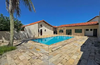 Casa à venda com piscina e 3 quartos em peruíbe, no bairro estancia sao jose