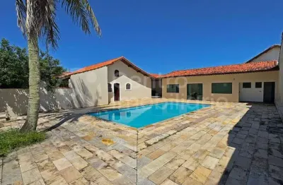 Casa à venda com piscina e 3 quartos em peruíbe, no bairro estancia sao jose