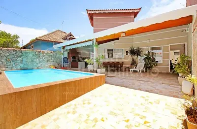 Casa à venda com piscina e 3 quartos em peruíbe, no bairro jardim icaraiba