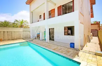 Casa à venda com piscina e 5 quartos em peruíbe, no bairro jardim mar e sol