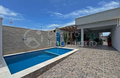 Casa à venda com piscina e 2 quartos em peruíbe, no bairro parque d aville